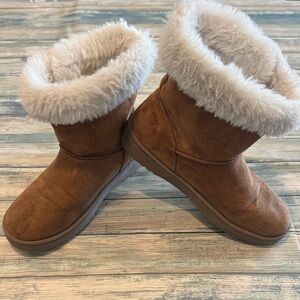 Girls Faux Fur Lined Boots (Sz: 4)